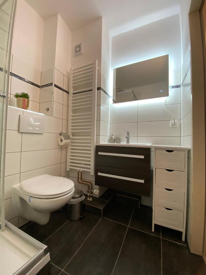 Apartment In Uninaehe Lübeck Buitenkant foto