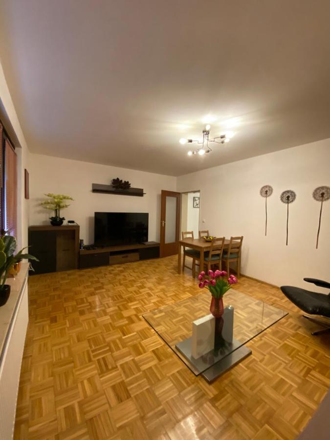 Apartment In Uninaehe Lübeck Buitenkant foto